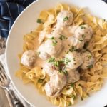 These Slow Cooker Swedish Meatballs are the perfect back-to-school dinner that everyone will love. Only six ingredients in this fast and easy meal! | @gogogogourmet