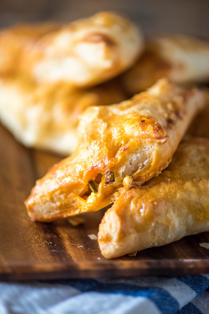 These Buffalo Chicken Puff Pastry Pockets are a quick treat to whip up for game-day parties and tailgates. Only a handful of ingredients and super easy! | @gogogogourmet