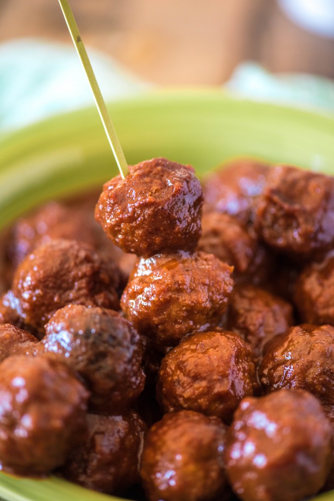 Slow Cooker BBQ Cocktail Meatballs | @gogogogourmet