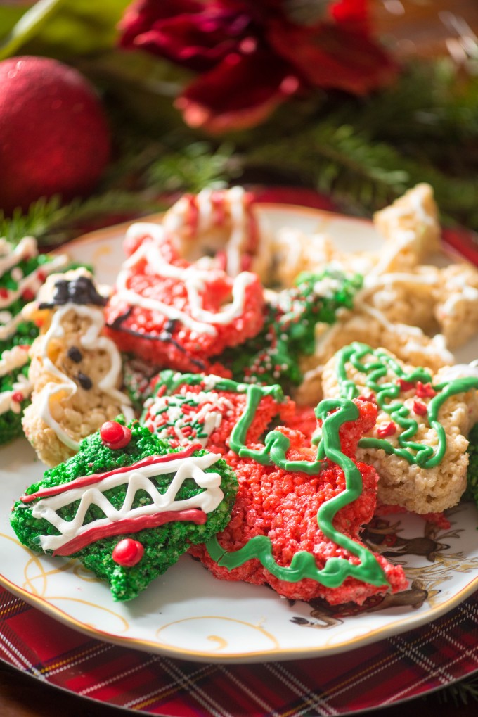 These easy Christmas cookie cutouts are a breeze! | @gogogogourmet