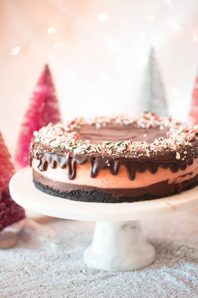 Chocolate Peppermint Ice Cream Cheesecake with Oreo Crust and Chocolate Ganache | @gogogogourmet