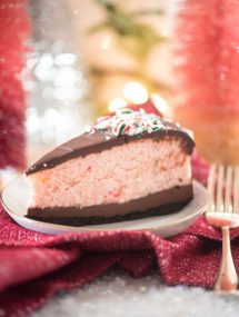 Chocolate Peppermint Ice Cream Cheesecake with Chocolate Ganache and Oreo Crust | @gogogogourmet