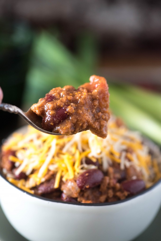 This Instant Pot Chili recipe is chock full of ground beef, hearty beans and big flavor! | @gogogogourmet 