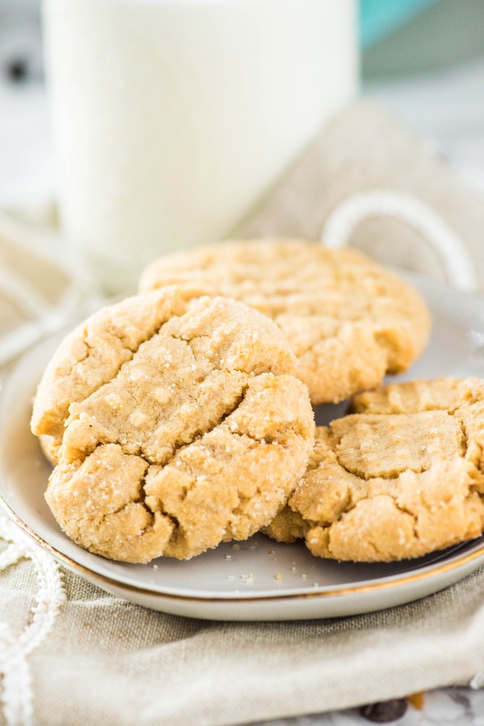 Close Up picture of easy homemade peanut butter cookies