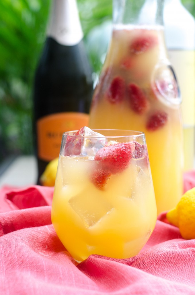 https://www.gogogogourmet.com/wp-content/uploads/2018/06/Limoncello-Sangria-2.jpg