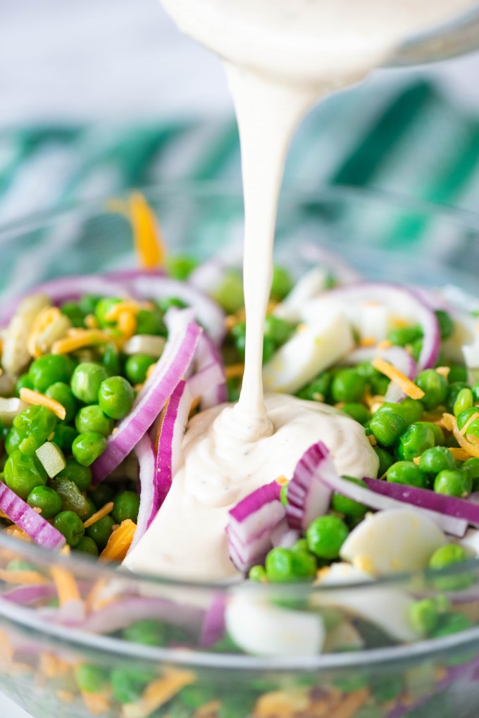 Creamy pea salad with dressing