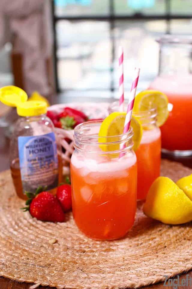 https://www.gogogogourmet.com/wp-content/uploads/2018/06/w-new-strawberry-lemonade-zagleft-1-640x960.jpg