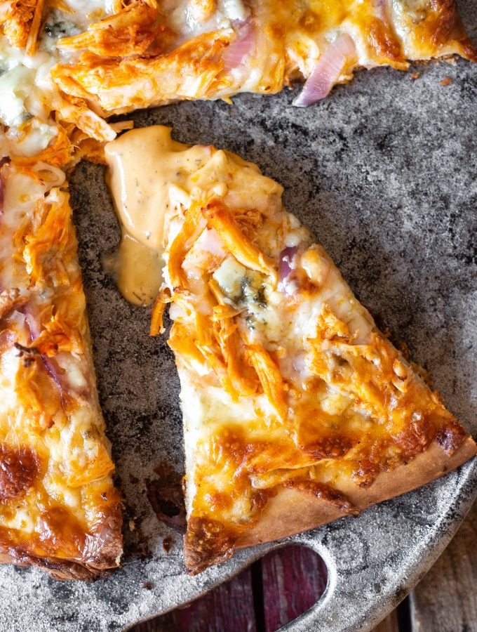 Delicious buffalo chicken pizza recipe for oven or grill